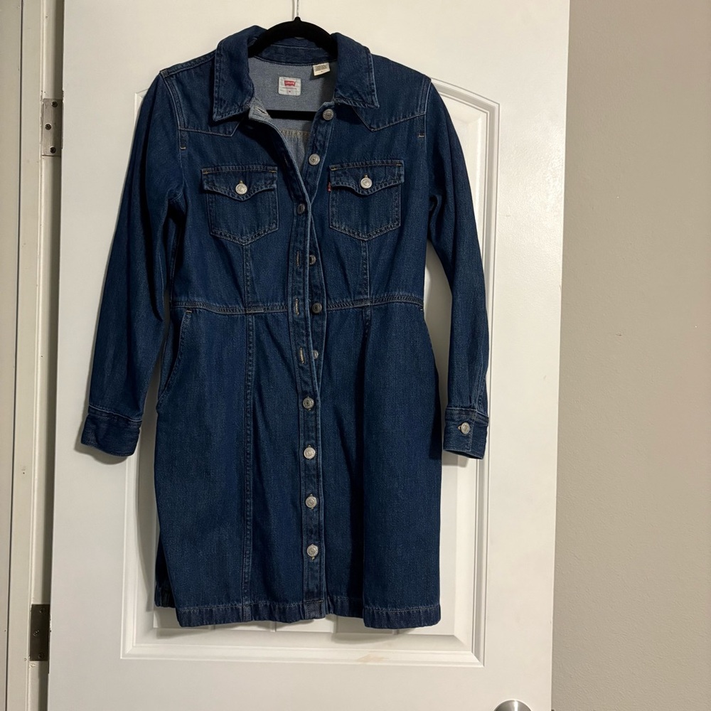 Levi's Classic Blue Denim Dress. Women’s size Medium. Only worn once!